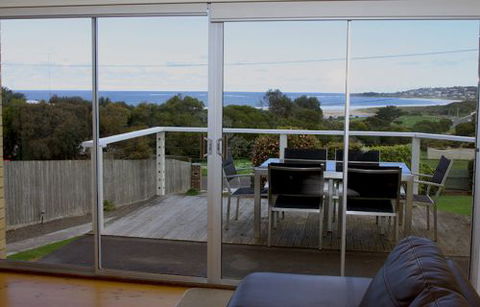 Otway Getaways - Dalby Accommodation 0
