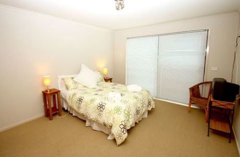 Otway Getaways - Dalby Accommodation 1