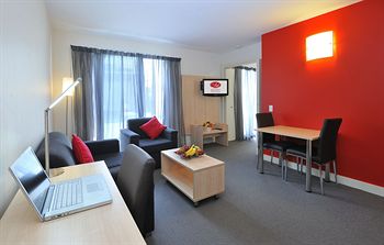 Metro Apartments On Bank Place - Dalby Accommodation 2