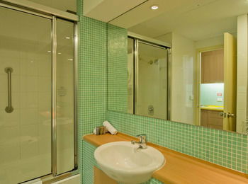 Oaks Waterfront Resort - The Entrance - Dalby Accommodation 18