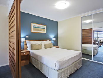 Oaks Waterfront Resort - The Entrance - Dalby Accommodation 20