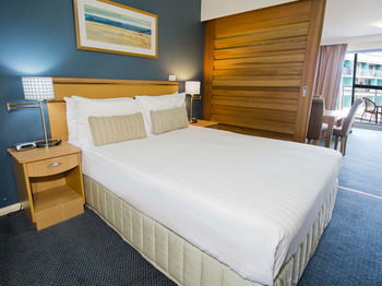 Oaks Waterfront Resort - The Entrance - Dalby Accommodation 22
