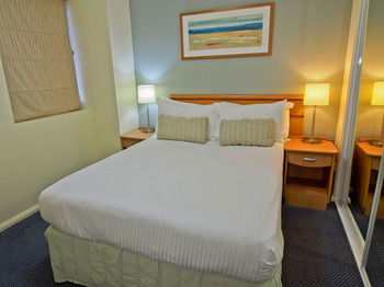 Oaks Waterfront Resort - The Entrance - Dalby Accommodation 26
