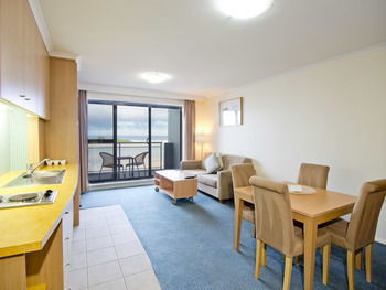 Oaks Waterfront Resort - The Entrance - Dalby Accommodation 30