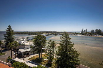 Oaks Waterfront Resort - The Entrance - Dalby Accommodation 40