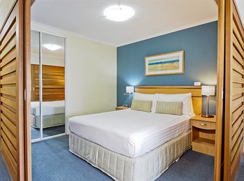 Oaks Waterfront Resort - The Entrance - Dalby Accommodation 3