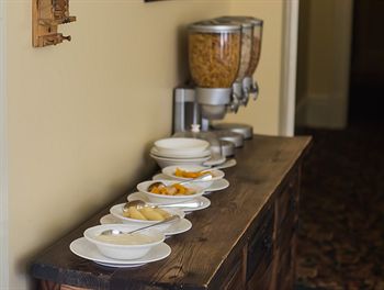 Toorak Manor - Dalby Accommodation 1