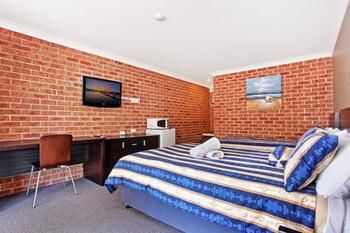 Lake Macquarie Motor Inn - Dalby Accommodation 7