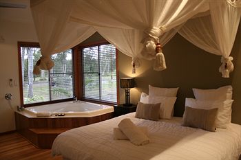 Lake Weyba Cottages Noosa - Dalby Accommodation 4