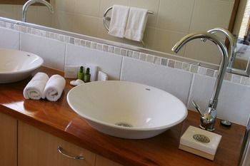 Lake Weyba Cottages Noosa - Dalby Accommodation 9