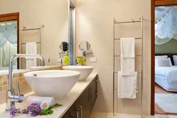 Lake Weyba Cottages Noosa - Dalby Accommodation 11