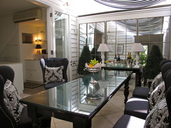 Andre's Mews Luxury Serviced Apartments - Dalby Accommodation 4