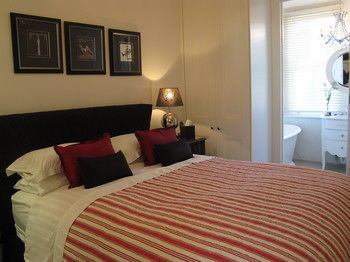 Andre's Mews Luxury Serviced Apartments - Dalby Accommodation 18