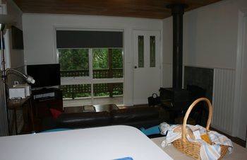 Hill 'N' Dale Farm Cottages - Dalby Accommodation 25