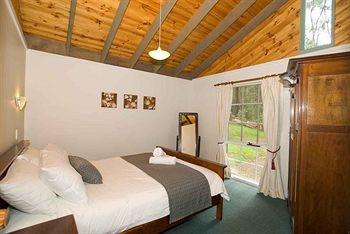 Hill 'N' Dale Farm Cottages - Dalby Accommodation 0