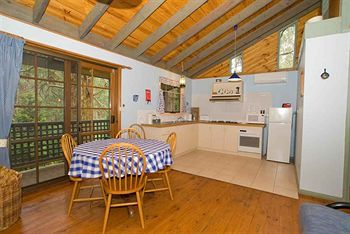 Hill 'N' Dale Farm Cottages - Dalby Accommodation 2