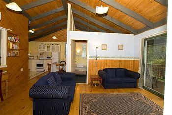 Hill 'N' Dale Farm Cottages - Dalby Accommodation 17
