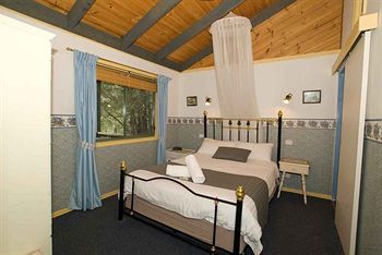 Hill 'N' Dale Farm Cottages - Dalby Accommodation 18