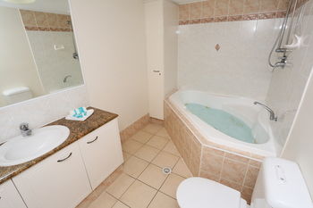 San Marino By The Sea Apartments - Dalby Accommodation 16