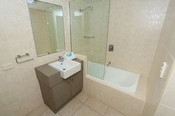 San Marino By The Sea Apartments - Dalby Accommodation 78