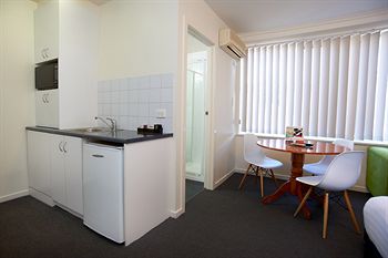 City Edge Serviced Apartments East Melbourne - Dalby Accommodation 19