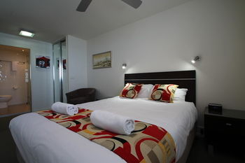 84 The Spit - Dalby Accommodation 109