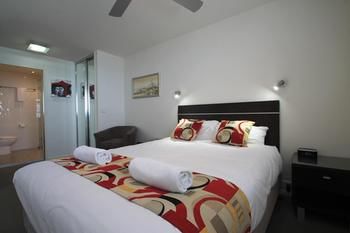 84 The Spit - Dalby Accommodation 134