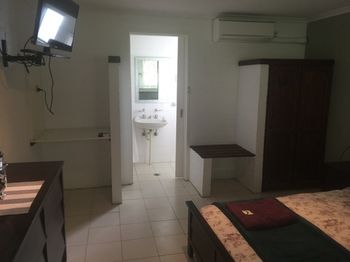 Sinclairs Country Retreat - Dalby Accommodation 22