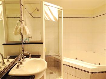 Waldorf Randwick Serviced Apartments - Dalby Accommodation 0