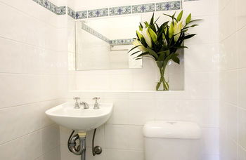 St Marks Lodge - Dalby Accommodation 5