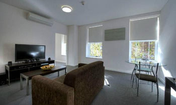 Chifley Executive Suites - Dalby Accommodation 22