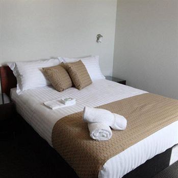 The Huskisson - Dalby Accommodation 6