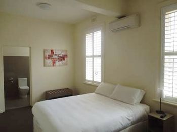 Naughtons Parkville Hotel - Dalby Accommodation 2