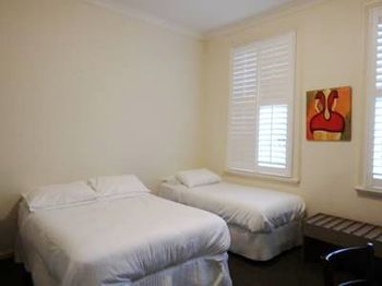 Naughtons Parkville Hotel - Dalby Accommodation 24