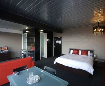 St Kilda Beach House @ Hotel Barkly - Hostel - Dalby Accommodation 24