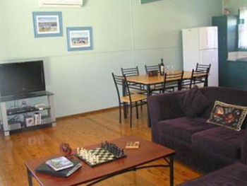 Paradise Bungalow - Dalby Accommodation 3