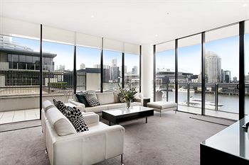 Docklands Private Collection Of Apartments - NewQuay - Dalby Accommodation 1