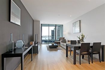 Docklands Private Collection Of Apartments - NewQuay - Dalby Accommodation 2