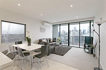 Docklands Private Collection Of Apartments - NewQuay - Dalby Accommodation 3
