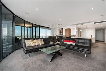 Docklands Private Collection Of Apartments - NewQuay - Dalby Accommodation 4