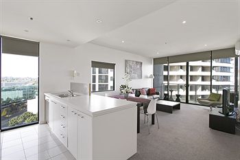 Docklands Private Collection Of Apartments - NewQuay - Dalby Accommodation 5