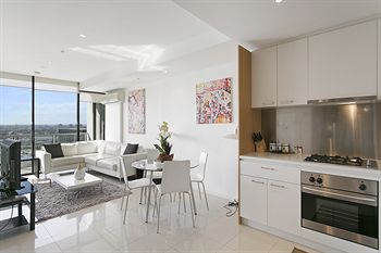 Docklands Private Collection Of Apartments - NewQuay - Dalby Accommodation 6
