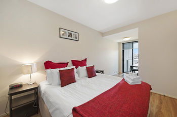 Docklands Private Collection Of Apartments - NewQuay - Dalby Accommodation 10