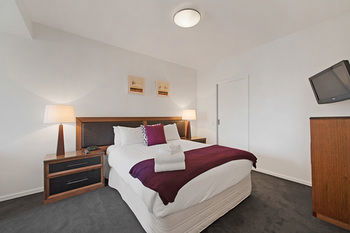 Docklands Private Collection Of Apartments - NewQuay - Dalby Accommodation 14