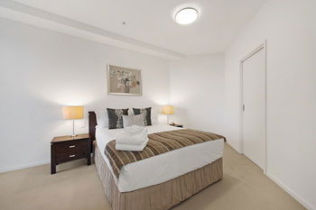 Docklands Private Collection Of Apartments - NewQuay - Dalby Accommodation 16