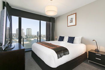 Docklands Private Collection Of Apartments - NewQuay - Dalby Accommodation 17
