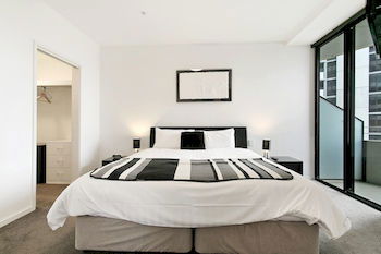 Docklands Private Collection Of Apartments - NewQuay - Dalby Accommodation 18