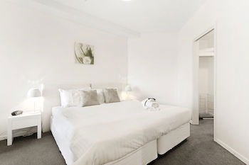 Docklands Private Collection Of Apartments - NewQuay - Dalby Accommodation 19