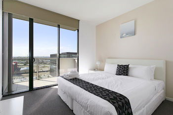 Docklands Private Collection Of Apartments - NewQuay - Dalby Accommodation 20