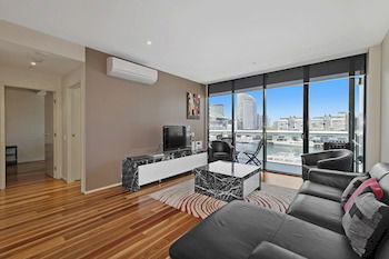 Docklands Private Collection Of Apartments - NewQuay - Dalby Accommodation 23